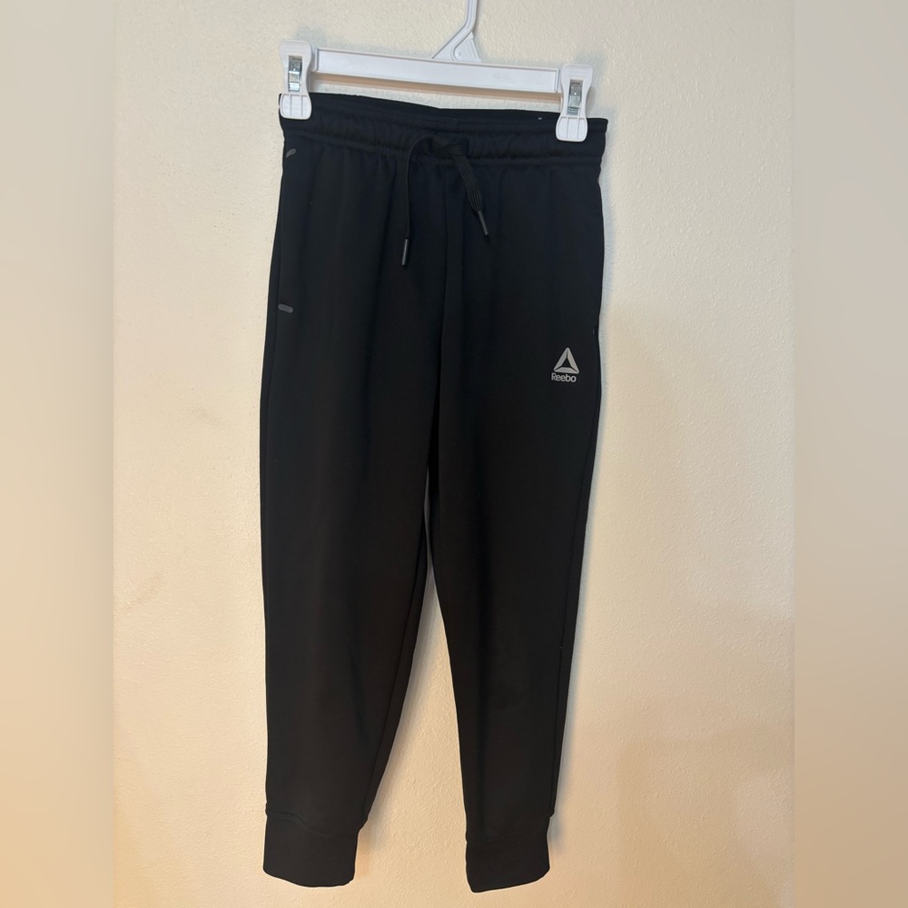 Reebok boy black Jogger Size 6/7
